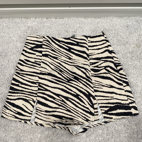ZARA bundle zebra skirt, blouse, bralette size S/XS - Picture 3 of 10